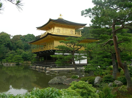 Un des 2000 temples de Kyoto (Plaqué or)